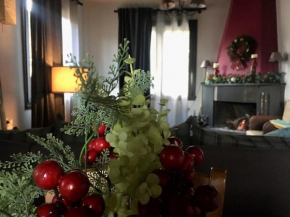 Ένα ζεστό σπίτι στους πρόποδες του Παρνασσού.